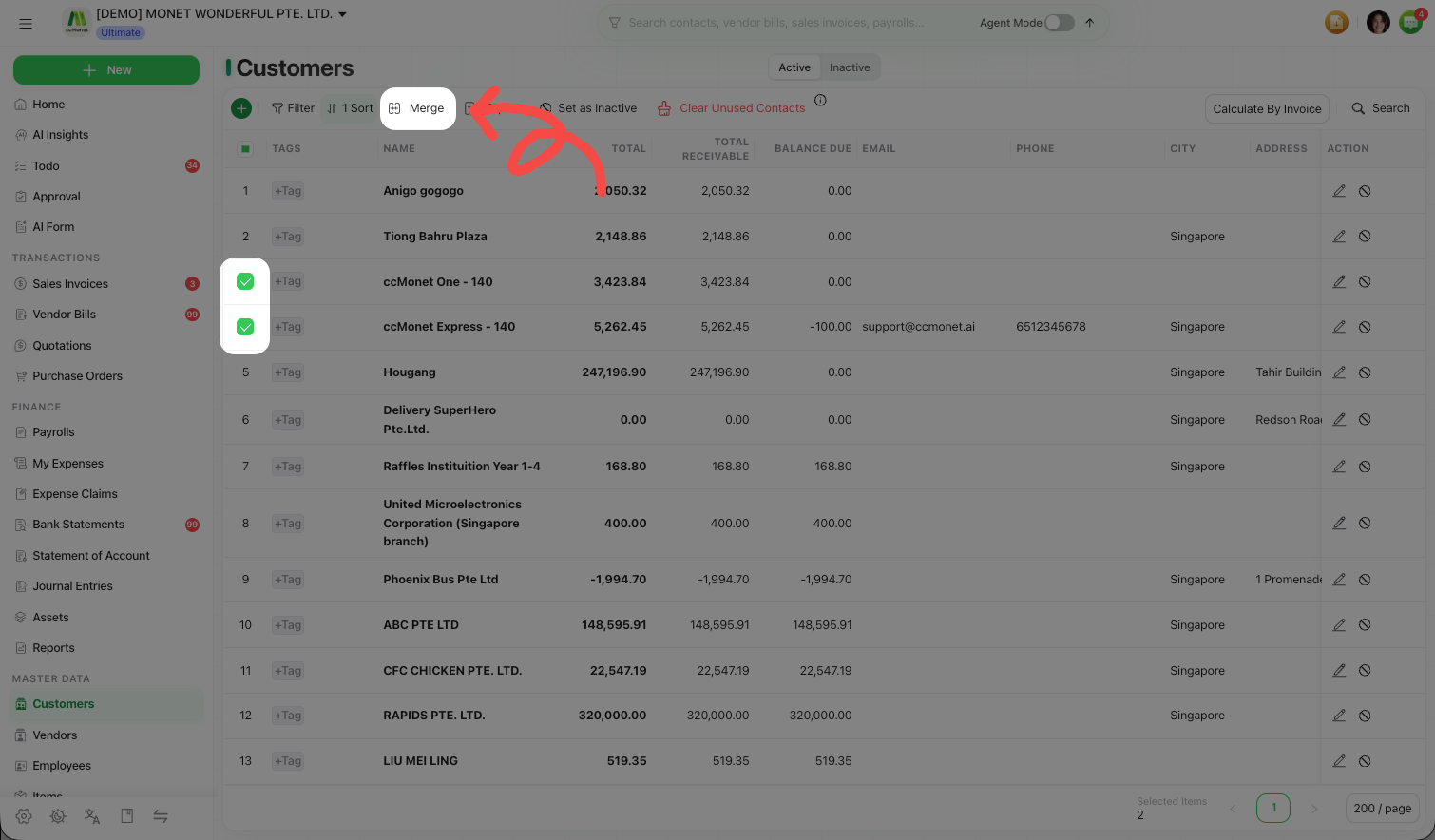 The merge dialog asking which of two contacts to keep as primary